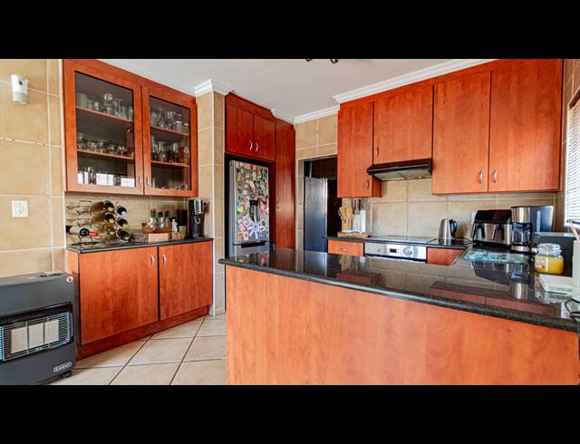 3 BEDROOM SECTIONAL TITLE FOR SALE IN MORELETA PARK
